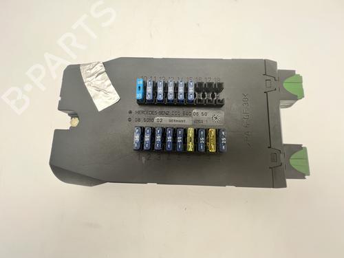 Used Fuse box Fuse box MERCEDES-BENZ VITO Bus (W638) 108 CDI 2.2 (638.194) (82 hp) 40119165 40119165