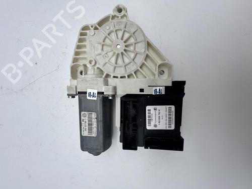 Rudehejsemotor forskærm venstre Rudehejsemotor forskærm venstre VW GOLF V (1K1) 1.4 16V (75 hp) 39682760 39682760