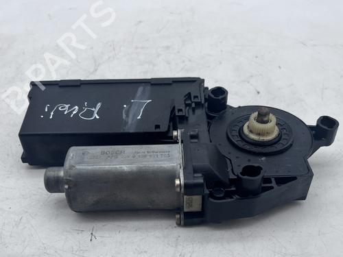 Rudehejsemotor forskærm venstre Rudehejsemotor forskærm venstre AUDI A4 B6 Avant (8E5) 1.9 TDI (130 hp) 39681240 39681240