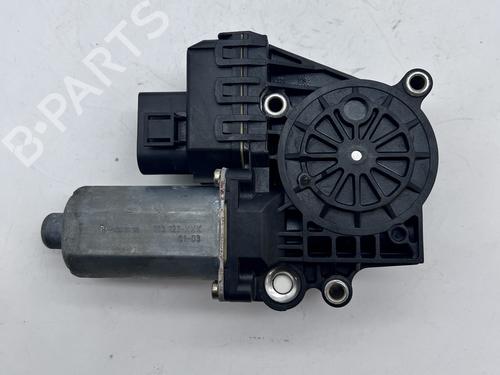 Rudehejsemotor forskærm højre Rudehejsemotor forskærm højre AUDI A4 B5 Avant (8D5) 2.4 (165 hp) 39678500 39678500