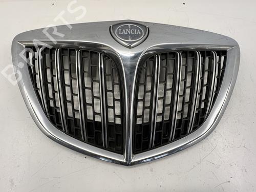 Used Grille Grille 39672020 39672020