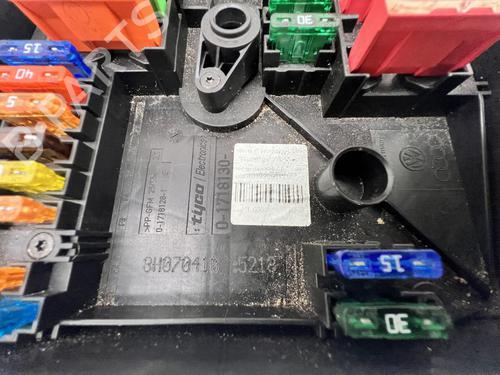 Fuse box SKODA YETI (5L) 2.0 TDI 4x4 | BP39674581E1 - Image 3