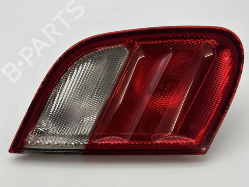 Venstre baglygte bagklap Venstre baglygte bagklap MERCEDES-BENZ CLK Convertible (A208) CLK 230 Kompressor (208.448) (197 hp) 39681032 39681032