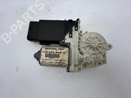 Rudehejsemotor forskærm venstre Rudehejsemotor forskærm venstre VW NEW BEETLE (9C1, 1C1) 2.0 (115 hp) 39682876 39682876