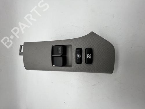 Interruttore Interruttore TOYOTA YARIS (_P9_) 1.3 VVT-i (NCP90_, NCP90R) (86 hp) 39676337 39676337