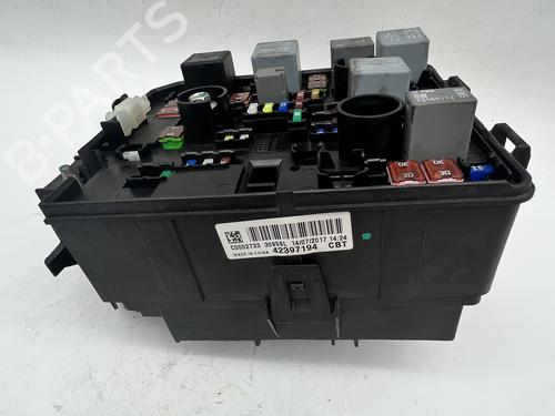 Used Fuse box Fuse box 39671085 39671085