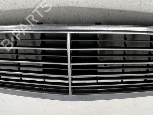 Grill Grill MERCEDES-BENZ E-CLASS (W211) E 200 CDI (211.004) (122 hp) 39675085 39675085