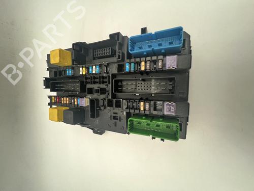 Used Fuse box Fuse box OPEL ASTRA H TwinTop (A04) 1.9 CDTi (L67) (150 hp) 39673481 39673481