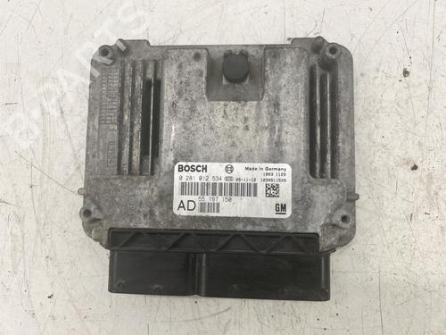 engine-control-unit-ecu-opel-signum-hatchback-z03-2003-2004-2005-2006-2007-2008-39989343 main image