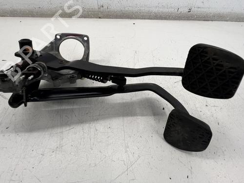 Pedal Pedal MERCEDES-BENZ 123 Saloon (W123) 240 D (123.123) (72 hp) 39670817 39670817