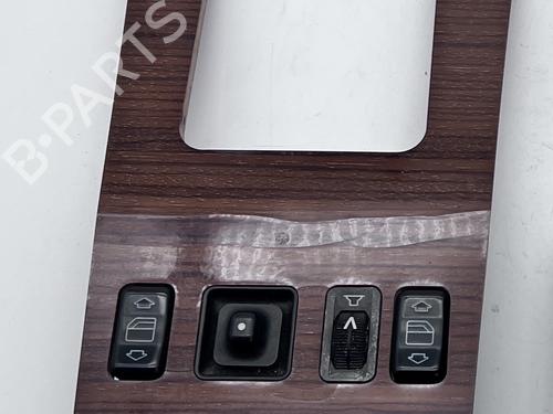 Consola central Consola central MERCEDES-BENZ 124 Saloon (W124) 230 E Cat (124.023) (132 hp) 39672203 39672203