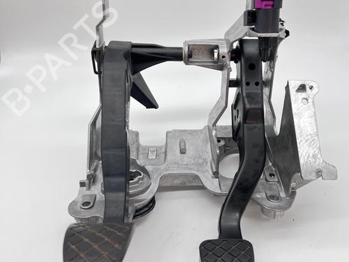 Used Clutch pedal Clutch pedal AUDI A5 Sportback (8TA) 2.0 TFSI (211 hp) 39675738 39675738