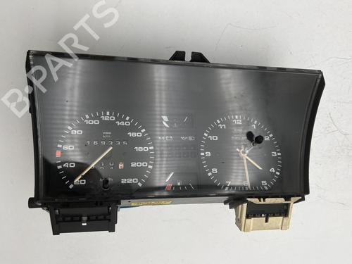 Used Instrument cluster Instrument cluster VW PASSAT B2 Variant (33B) 1.6 (70 hp) 39930062 39930062