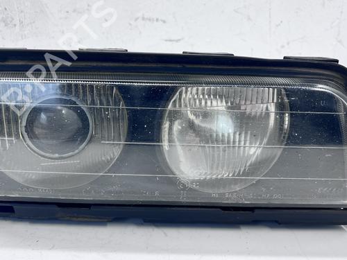 right-headlight-bmw-7-e38-1994-1995-1996-1997-1998-1999-2000-2001-39672222 main image