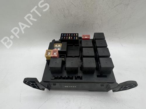 Used Fuse box Fuse box OPEL FRONTERA B (U99) 2.2 i (6B_ZC, 6B_VF, 6B_66, 6B_76) (136 hp) 39672152 39672152