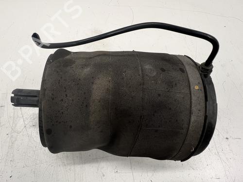 Venstre bagtil skærm liste Venstre bagtil skærm liste LAND ROVER RANGE ROVER IV (L405) 4.4 SDV8 4x4 (340 hp) 39680549 39680549