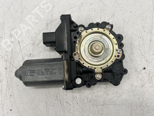 Rudehejsemotor forskærm højre Rudehejsemotor forskærm højre AUDI A3 (8L1) 1.9 TDI (90 hp) 39669786 39669786