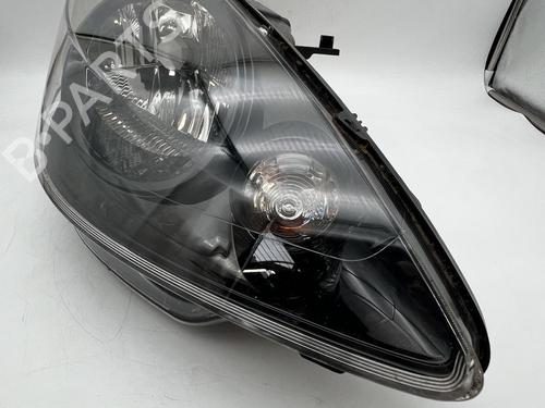 right-headlight-peugeot-1007-km_-2005-39672899 main image
