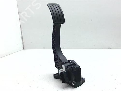 Used Pedal Pedal CITROËN C4 Picasso II 1.6 BlueHDi 120 (120 hp) 40086055 40086055