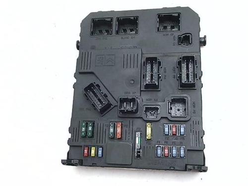 Used Fuse box Fuse box 38352700 38352700