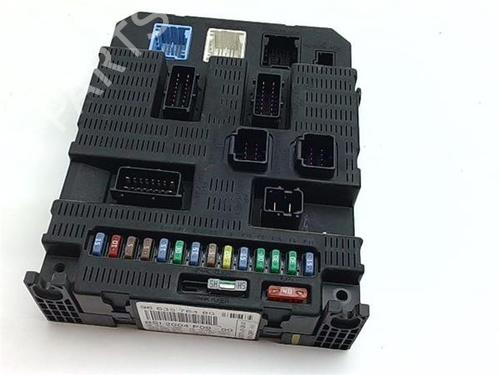 Used Fuse box Fuse box 39434516 39434516