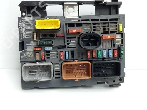 Used Fuse box Fuse box 39408712 39408712
