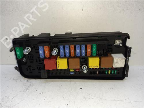 Used Fuse box Fuse box 38359027 38359027