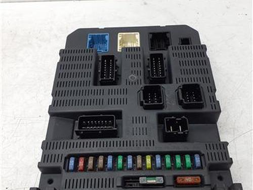 Used Fuse box Fuse box 38365317 38365317