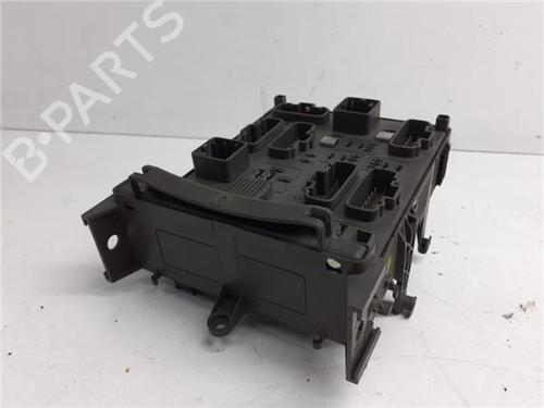 Used Fuse box Fuse box 38404591 38404591