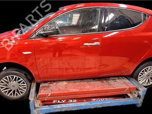 left-front-fenders-lancia-ypsilon-312_-2011-38383721 main image