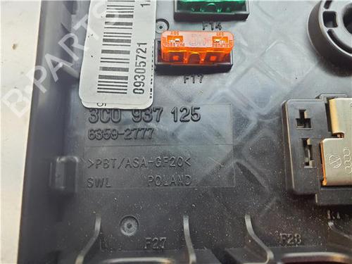 Fuse box VW PASSAT B7 Variant (365) 2.0 TDI | BP38368565E1 - Image 2