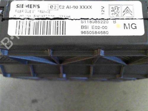 Used Fuse box Fuse box 38350974 38350974