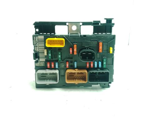Used Fuse box Fuse box 38333294 38333294