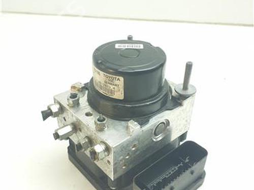 Used ABS pump ABS pump TOYOTA YARIS (_P13_) 1.3 (NSP130_, NSP130) (99 hp) 38367791 38367791