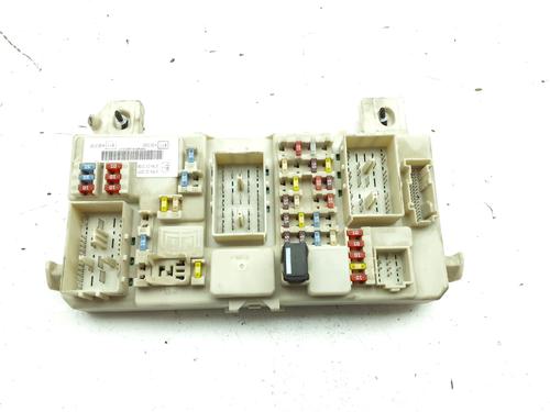 Used Fuse box Fuse box 38334181 38334181