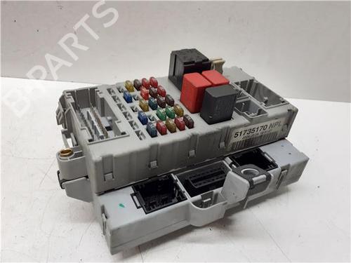 Used Fuse box Fuse box 38361260 38361260