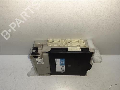 Used Fuse box Fuse box 38358104 38358104