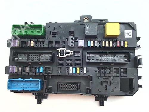 Used Fuse box Fuse box 38390388 38390388