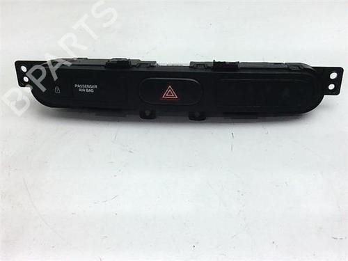 warning-switch-kia-carens-iv-2013-38376334 main image