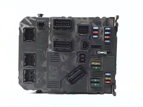 Used Fuse box Fuse box PEUGEOT 407 (6D_) 2.0 HDi 135 (6DRHRH, 6DRHRE, 6DRHRG, 6DRHRJ) (136 hp) 39956015 39956015