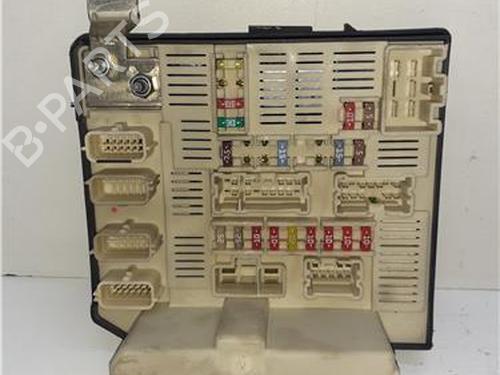 fuse-box-renault-megane-ii-saloon-lm01_-2003-38359219 main image
