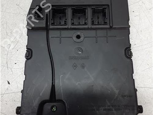 Used Fuse box Fuse box 38365448 38365448