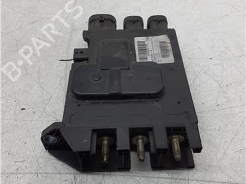 Used Fuse box Fuse box 38365222 38365222