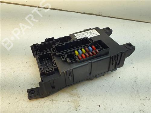 Used Fuse box Fuse box 38370536 38370536