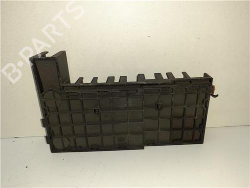 Fuse box VW TRANSPORTER T5 Van (7HA, 7HH, 7EA, 7EH) 1.9 TDI | BP38357329E1 - Image 3