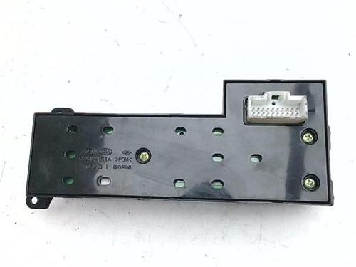 Left front window switch HYUNDAI i30 (FD) 1.6 CRDi | BP38373524I27 - Image 2