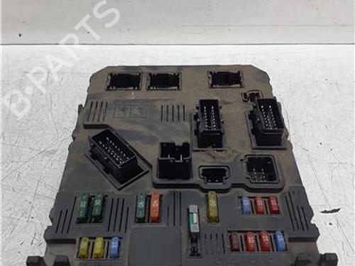 Used Fuse box Fuse box 38365673 38365673