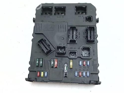 Used Fuse box Fuse box 38354364 38354364