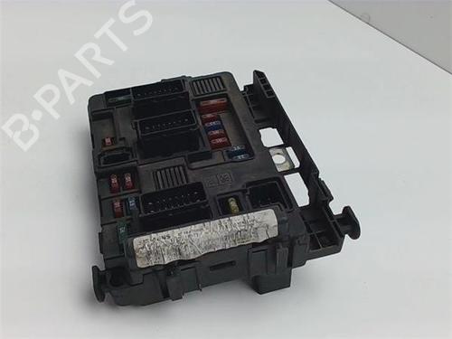 Used Fuse box Fuse box 38372402 38372402