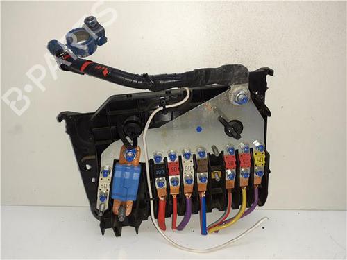 Used Fuse box Fuse box 38357131 38357131
